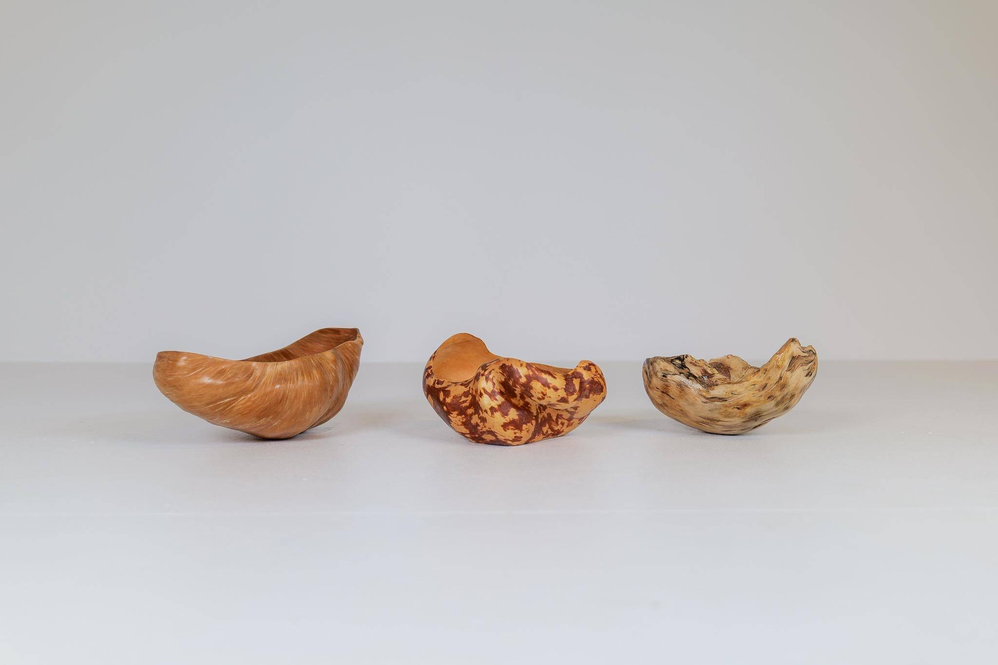 Set of 3 bowls in organic burl wood from Swedish folk art, circa 1960-1970.