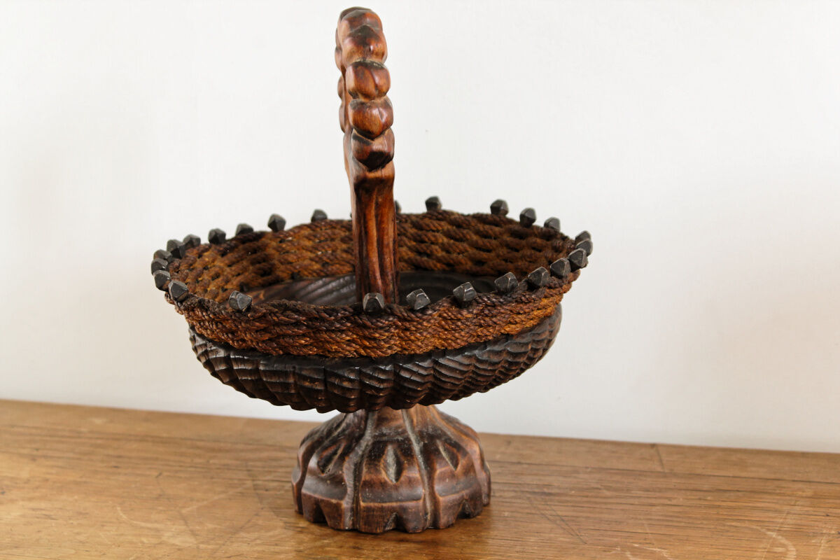 Coupe à fruits en bois sculpté