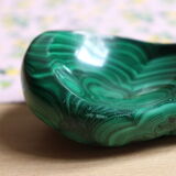 Empty brutalist pocket in malachite