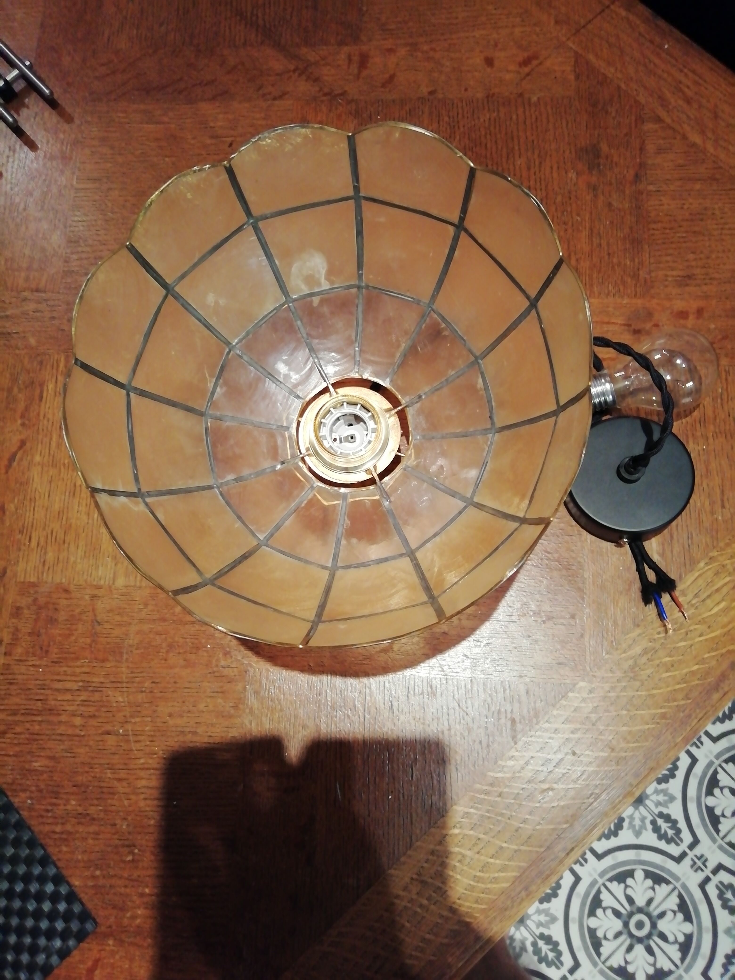 Suspension nacre et laiton 60s