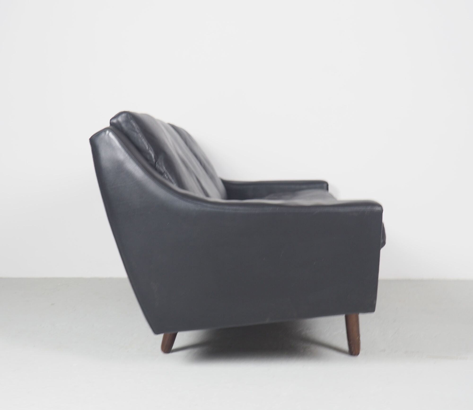 3 seater sofa in black leather, 1960