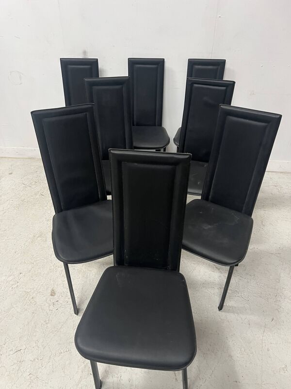 Suite de huit chaises design en cuir noir XX siècle
