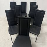 Suite de huit chaises design en cuir noir XX siècle