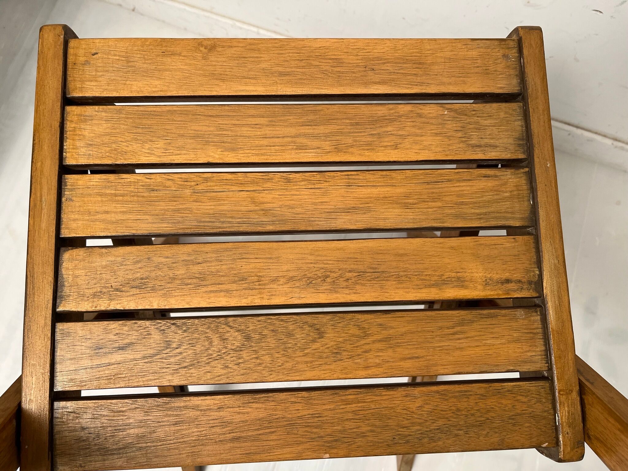 4 foldable chairs in vintage wood