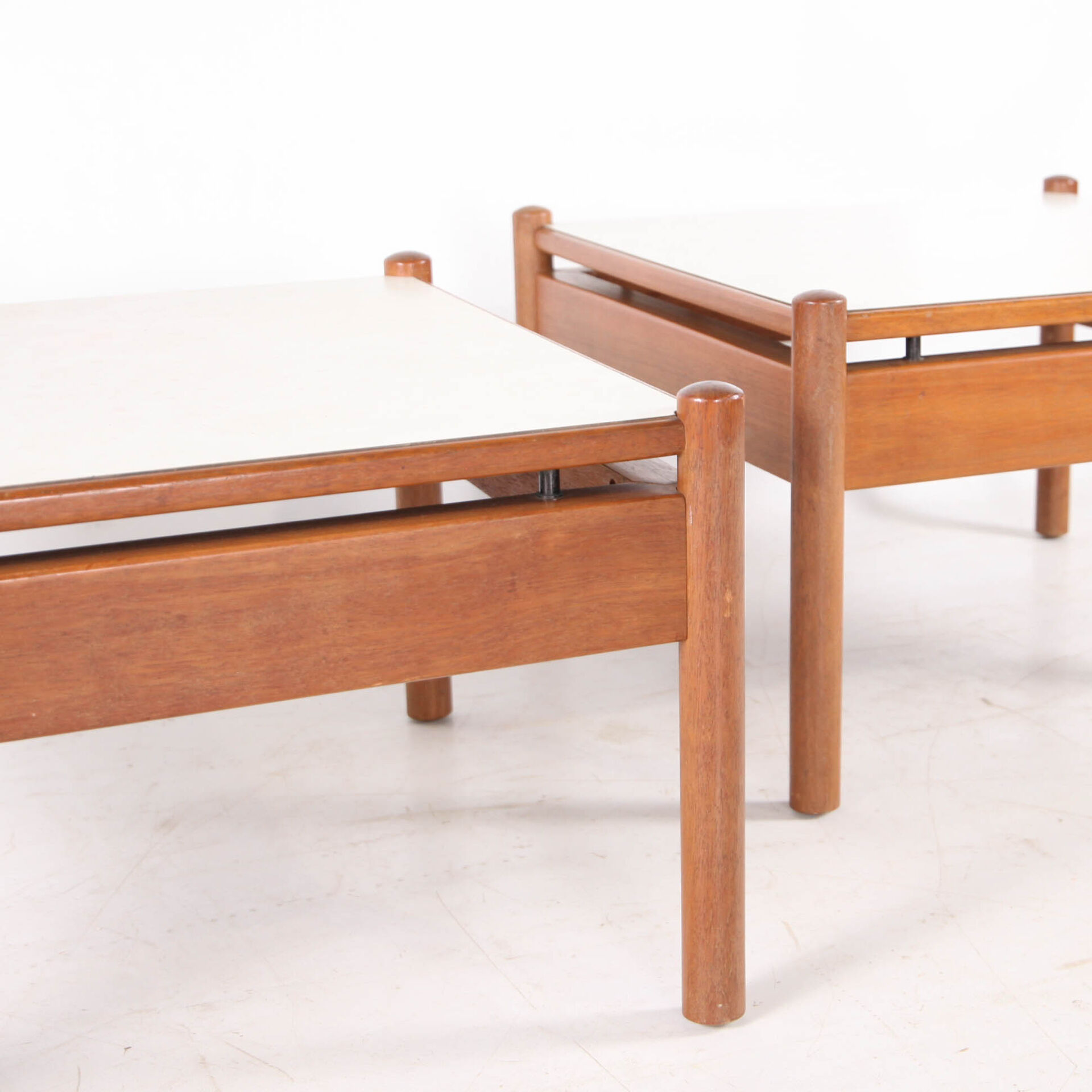 Paire de tables basses japonaises 