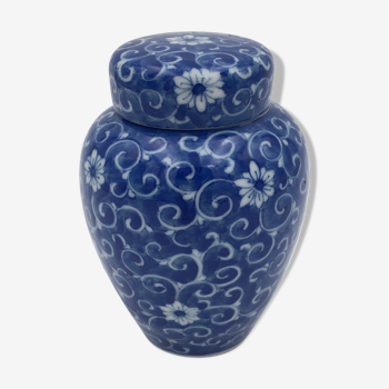 Covered porcelain ginger pot, white and blue floral decoration, China - 20th century