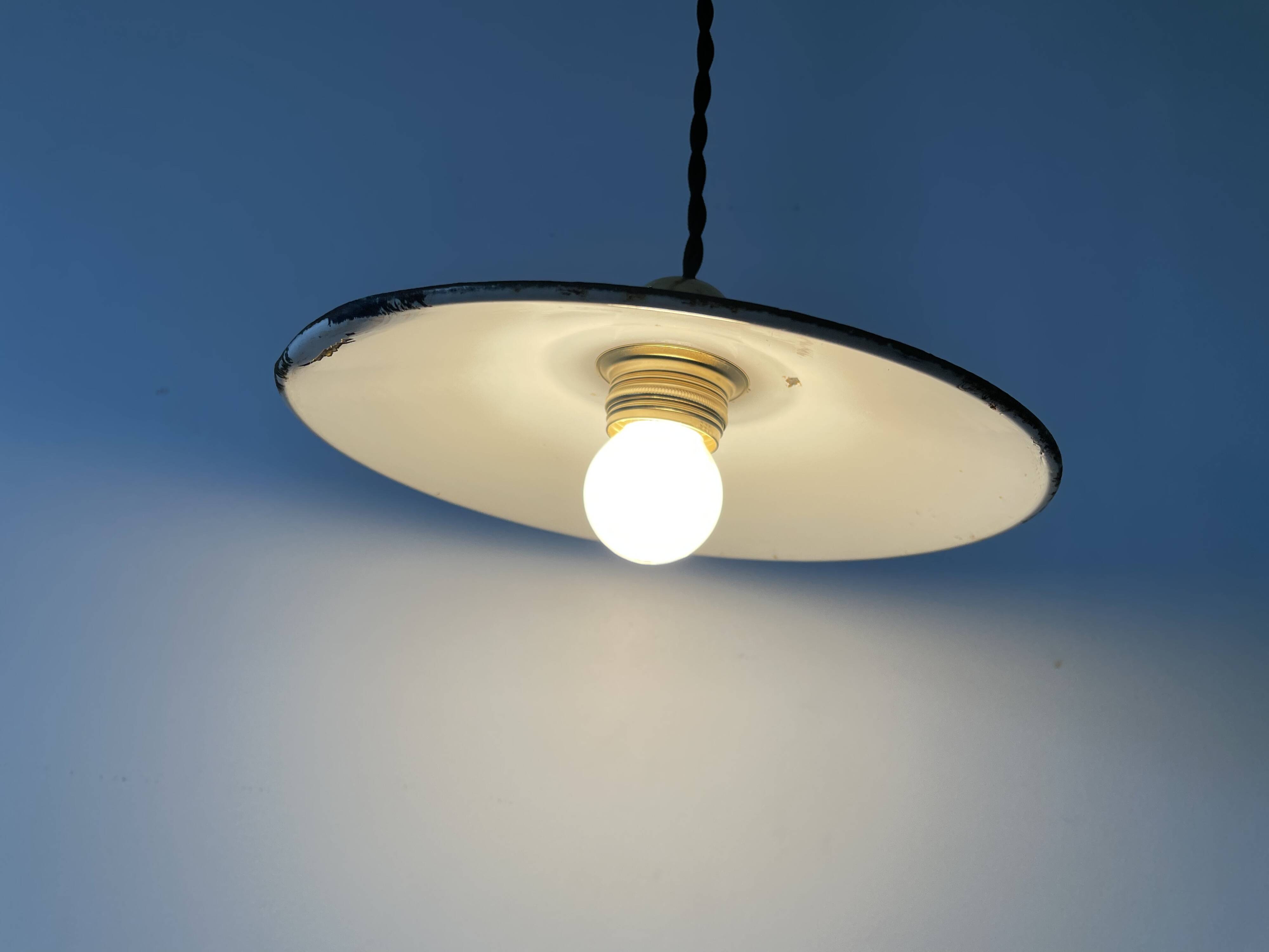 Suspension in old enameled sheet metal (x2)