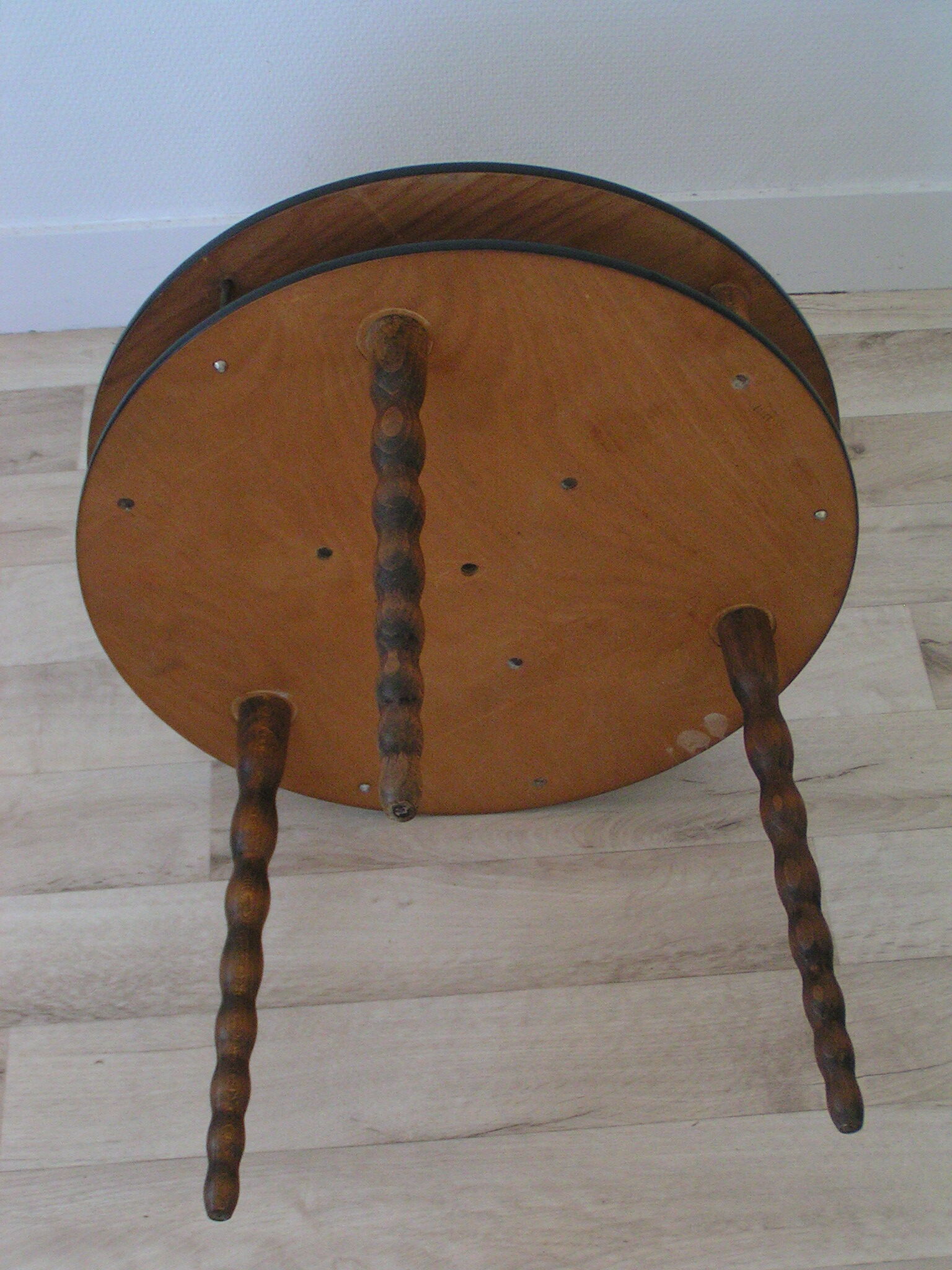 Low 60s oak round table