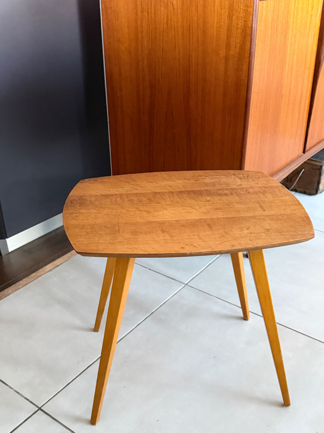 Table d'appoint vintage en bois et pieds compas