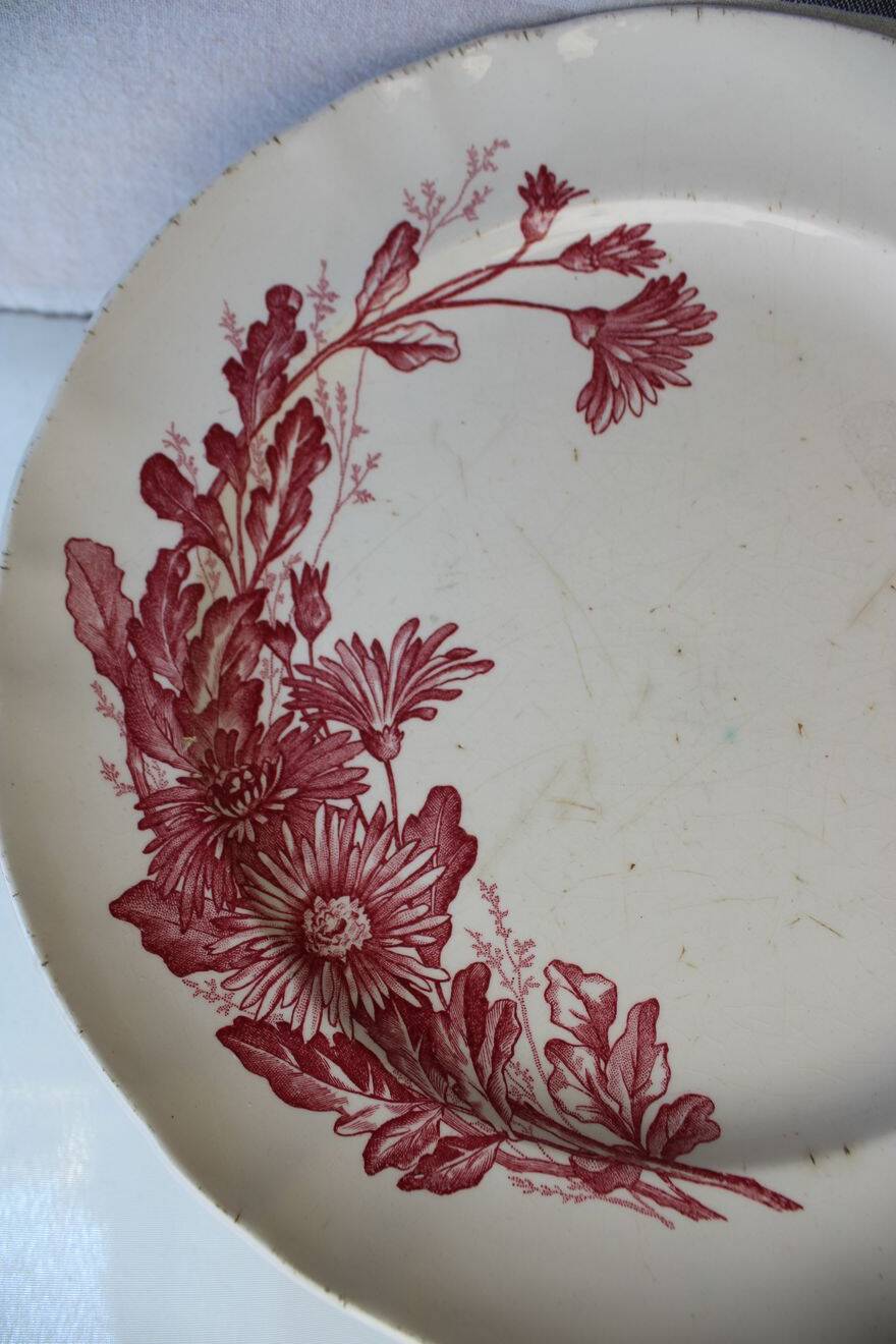 Ceramic serving dish made of ironstone