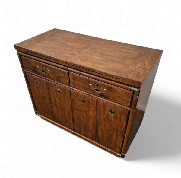 Buffet ou buffet Drexel Heritage sur roulettes / Vintage Drexel Accolade