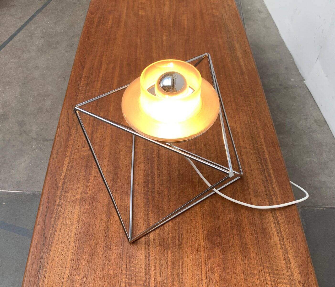 Poliedra table lamp from the Italian space age by Felice Ragazzo for Guzzini