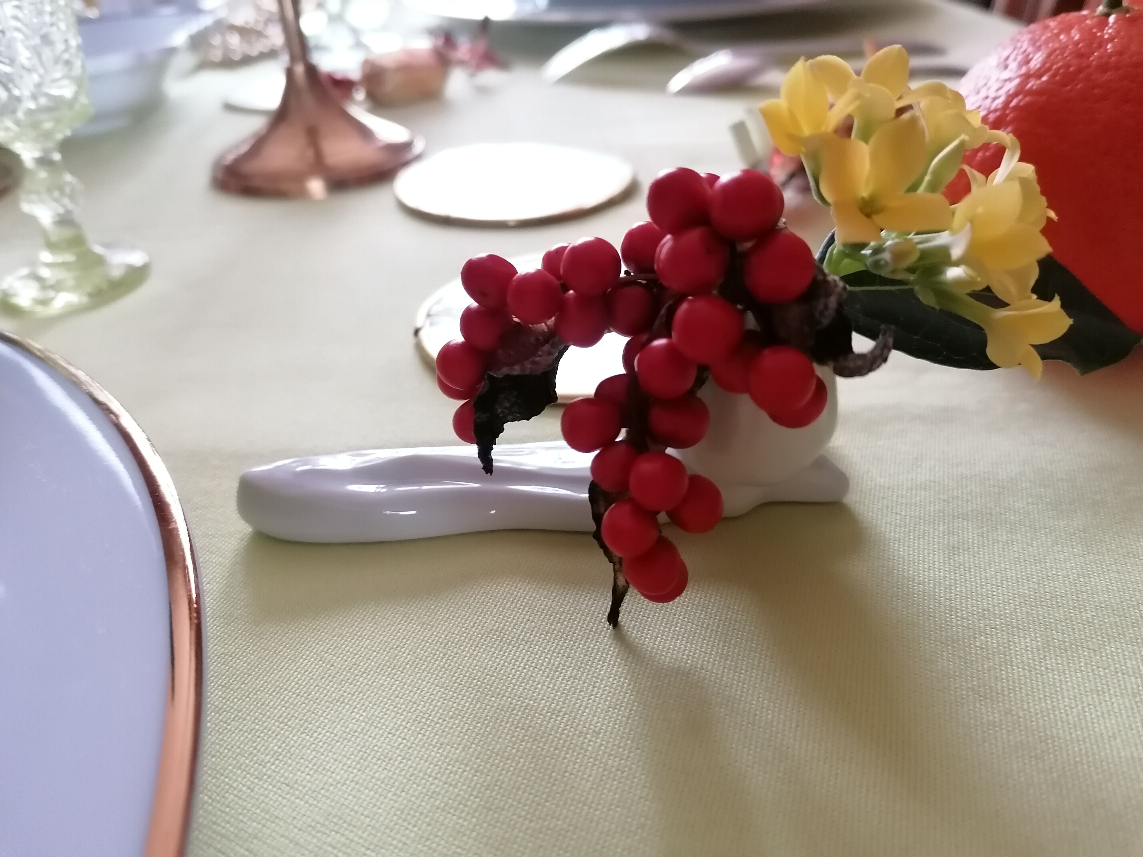 6 white porcelain knife holders