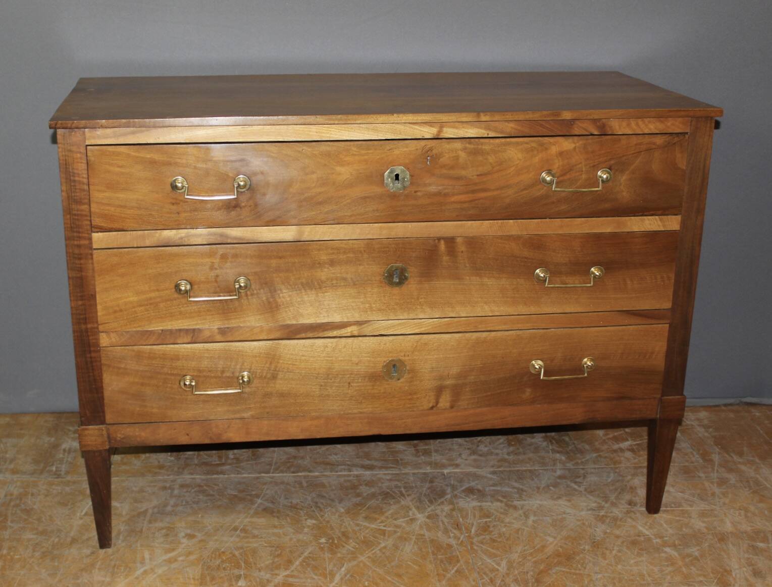 Commode Directoire en noyer début XIX