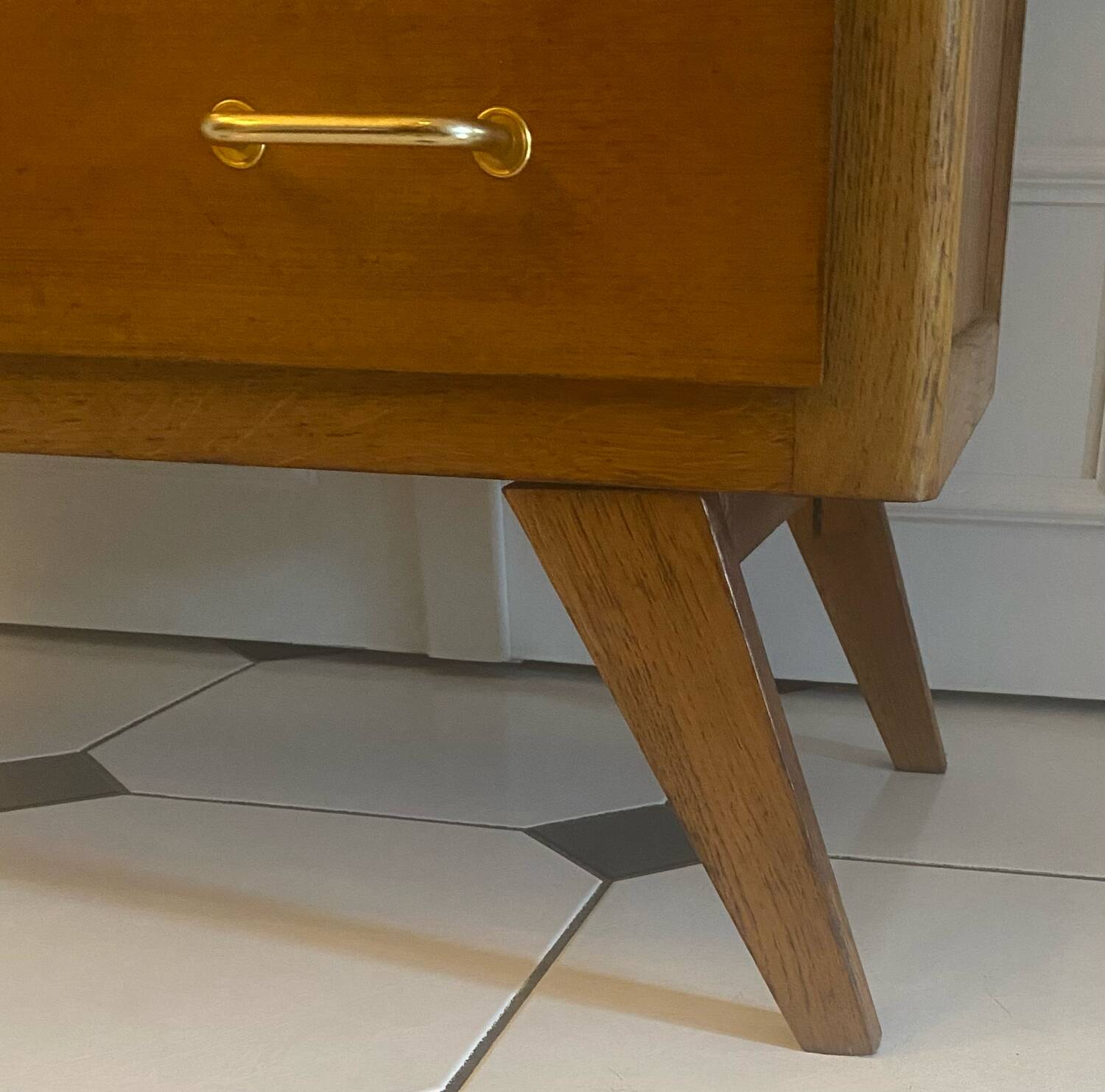 Commode vintage pieds compas