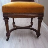 Chaise ancienne capitonnée Style Régence - Structure bois et rembourrage en crin –  Couleur moutarde