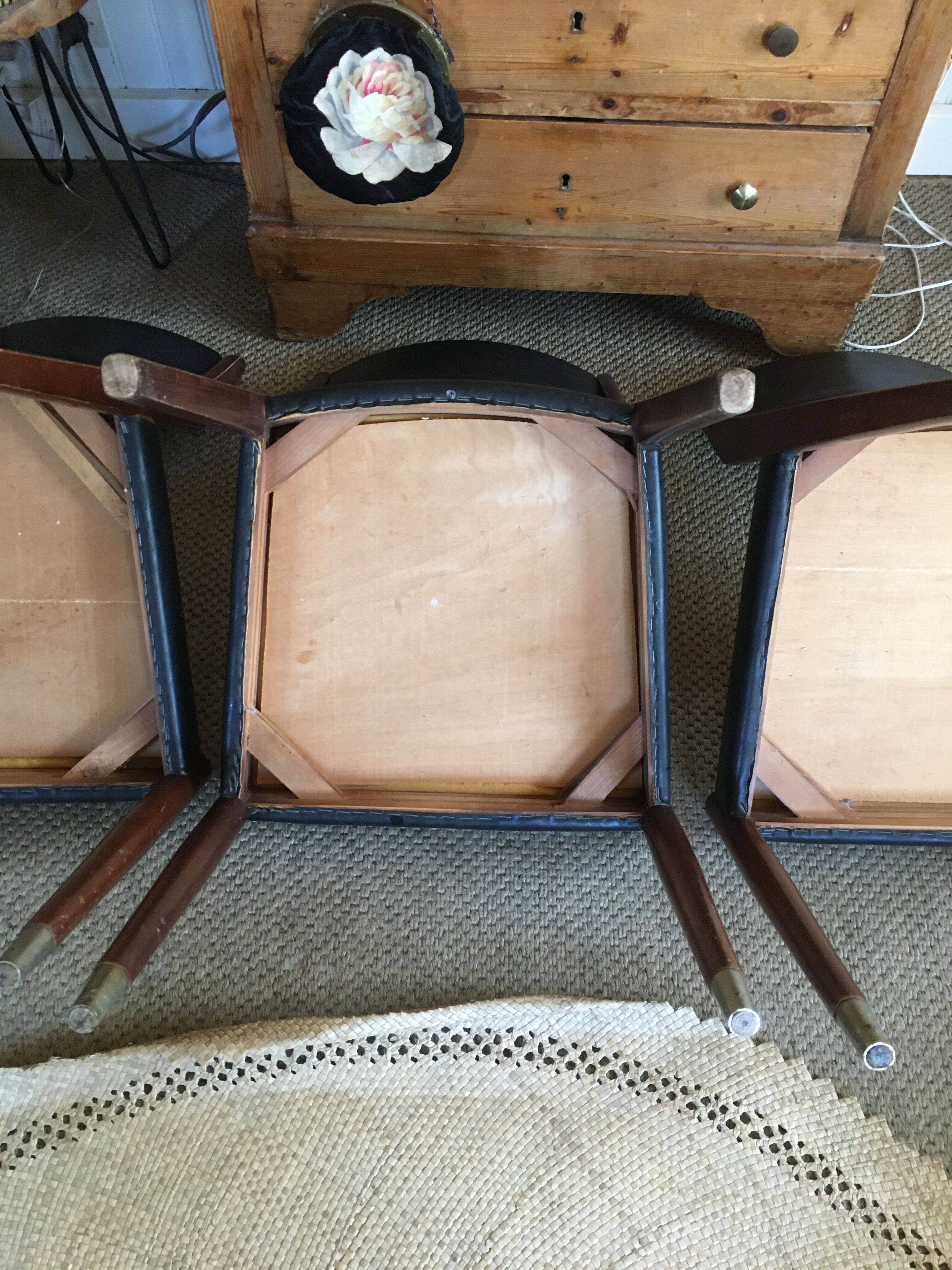 Series of 3 chairs