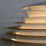Luminaire suspendu au design danois par Jon Olafsson et Lutherson