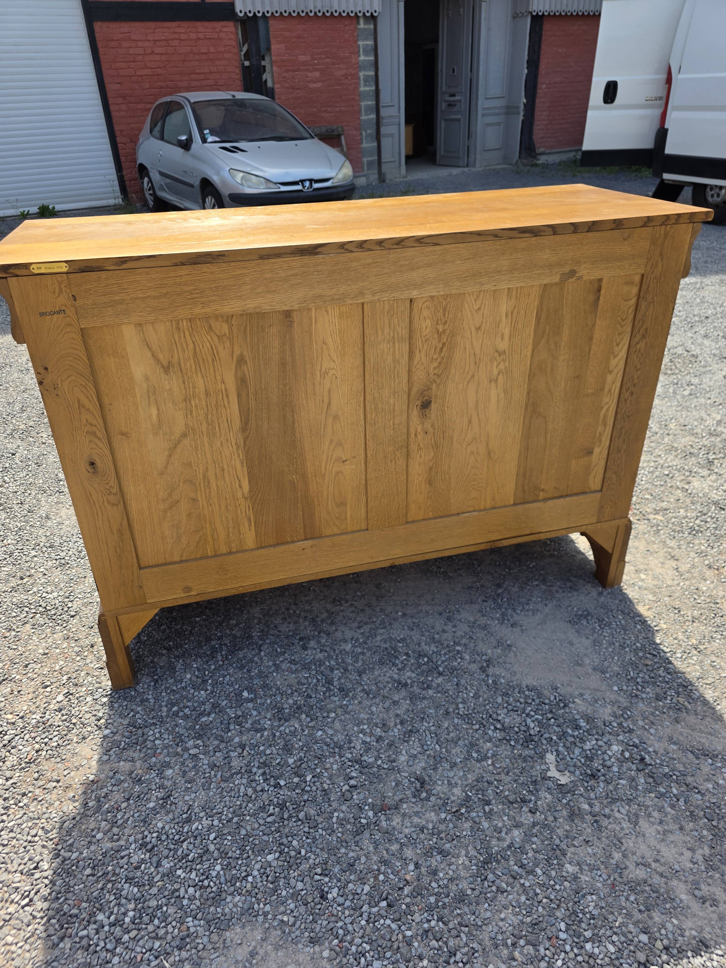 Louis Philippe buffet in solid oak.