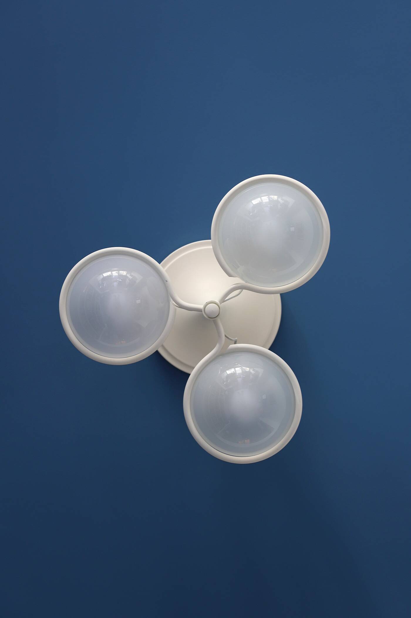 Gino Sarfatti metal and glass 'Le Sfere Plafone 2042/3' ceiling lamp for Arteluce