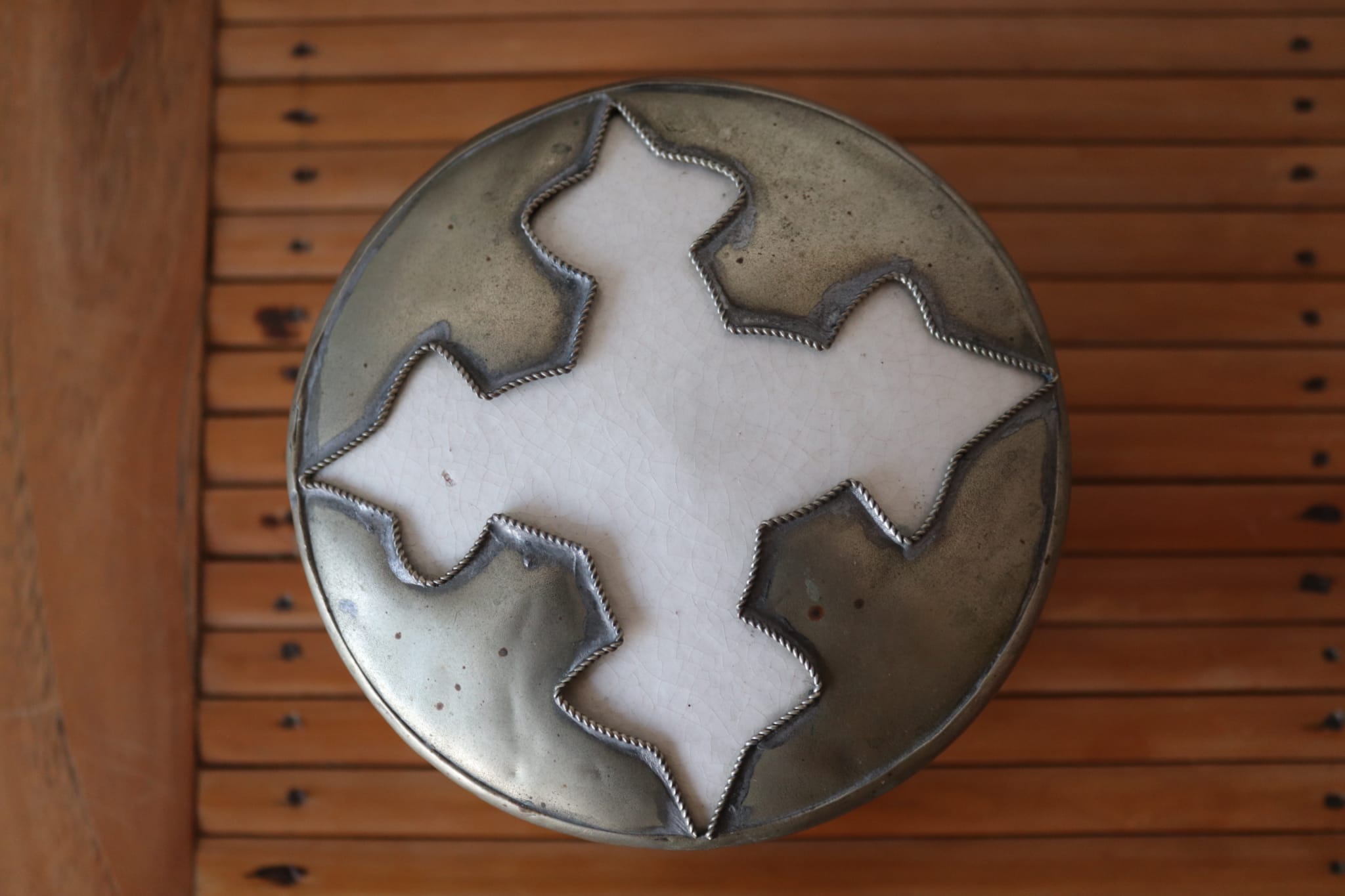 Russian box in white ceramic swaddled and metal