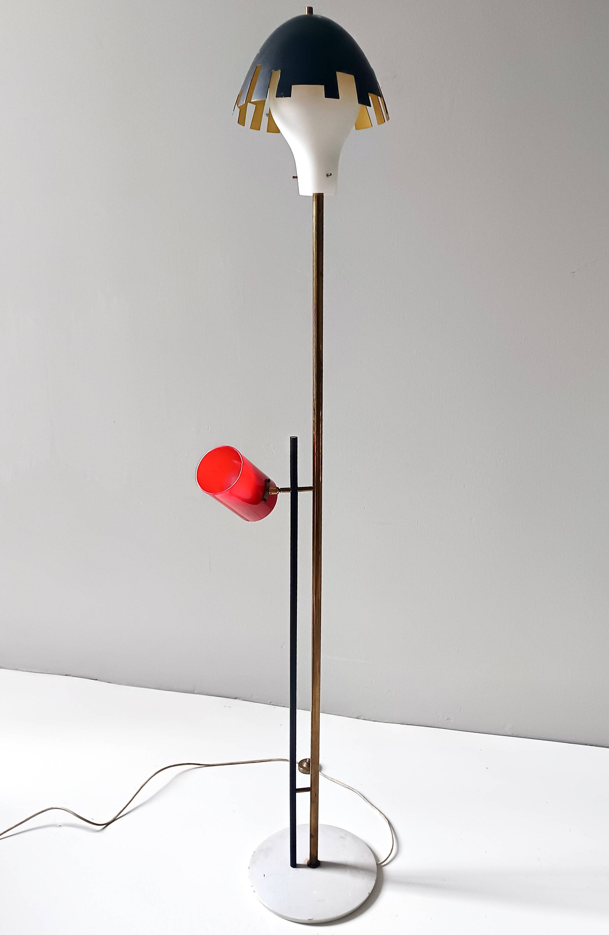 Lampadaire expérimental rare en laiton, aluminium et verre par Arredoluce, Italie