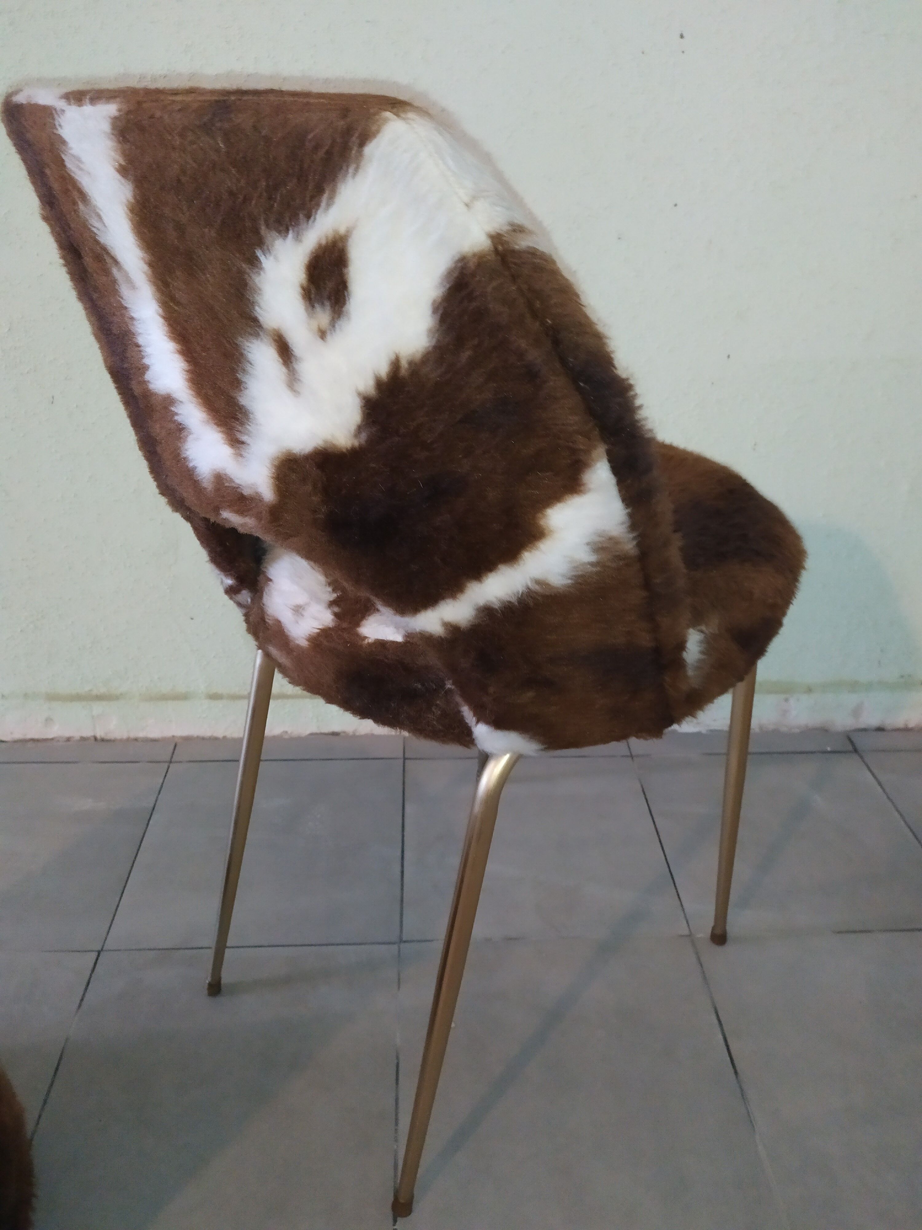 Chaise + pouf moumoute orange vache brun blanc vintage