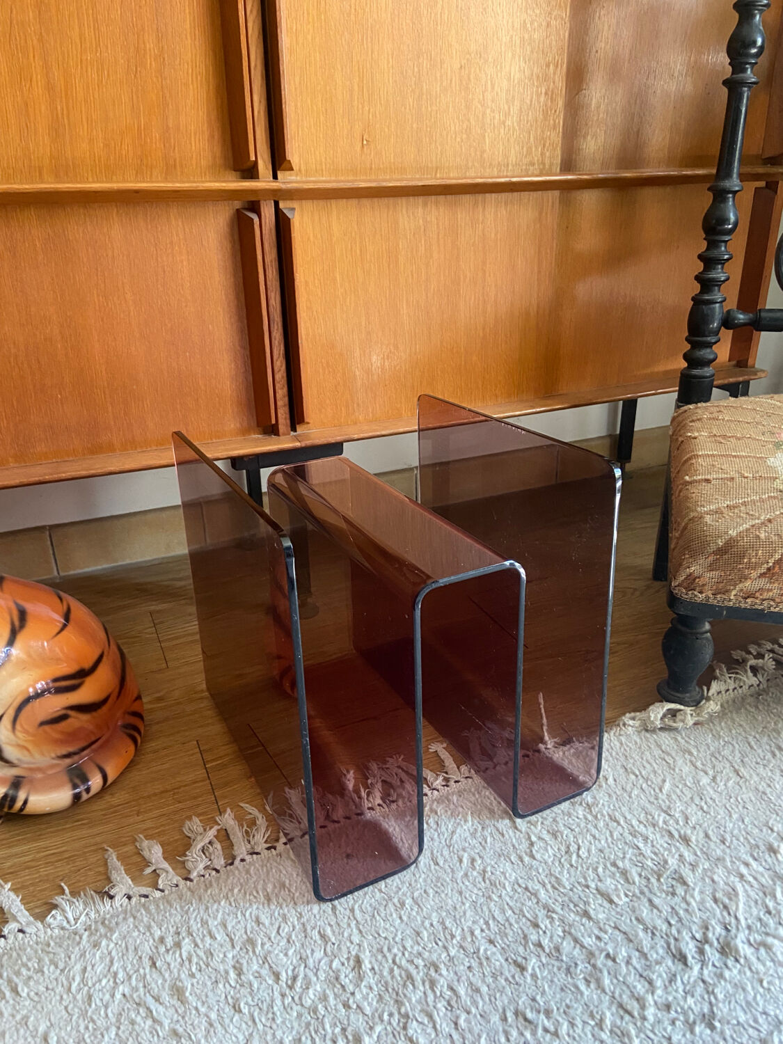 70s magazine rack in altuglas