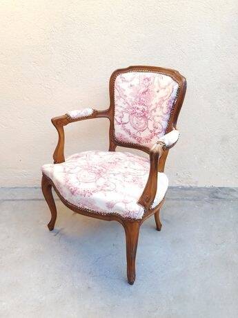 Antique cabriolet armchair in pink toile de Jouy.