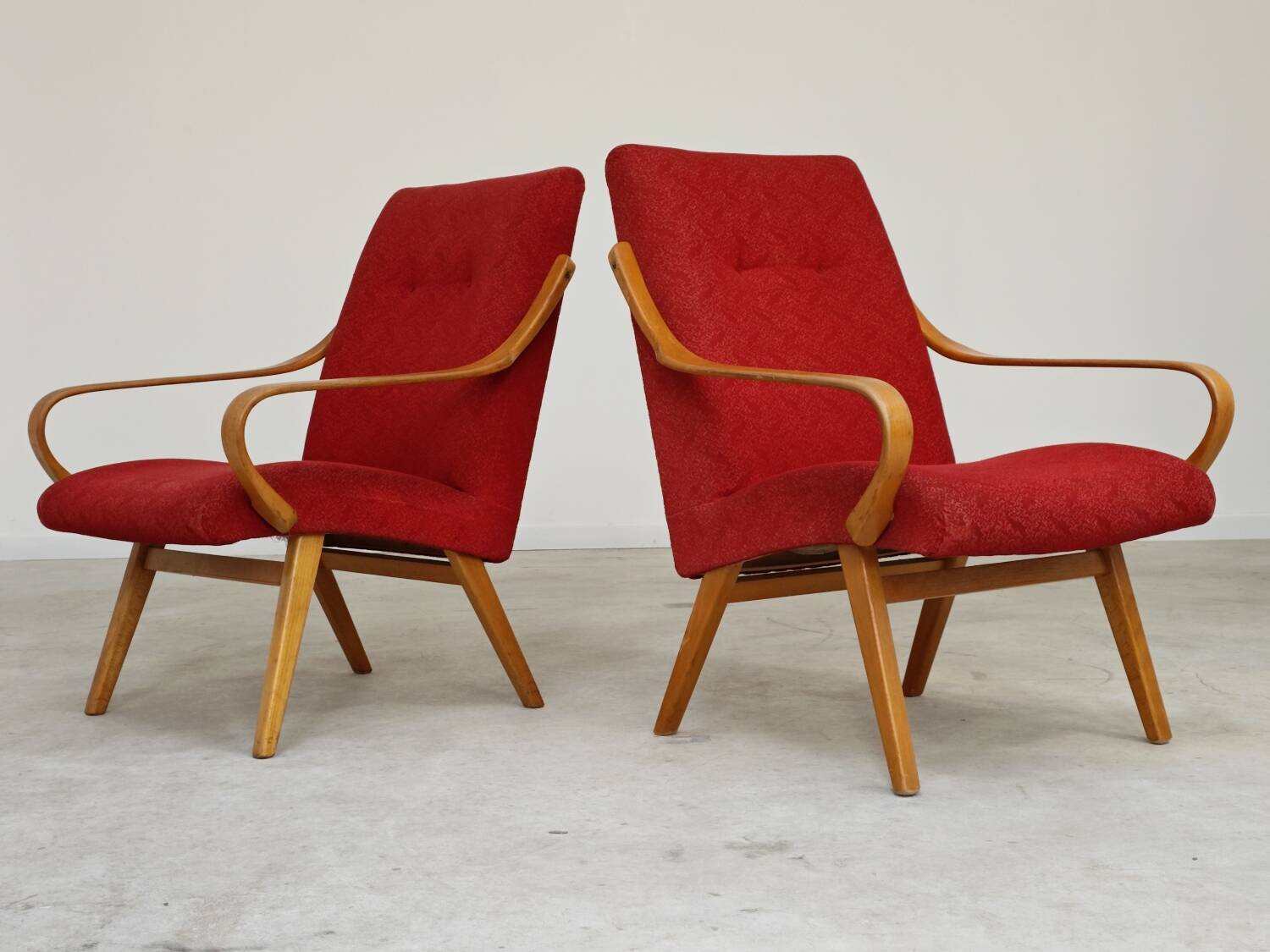 Pair of red armchairs 6953 by Jaroslav Smidek for Ton Bystrice Thonet 1960