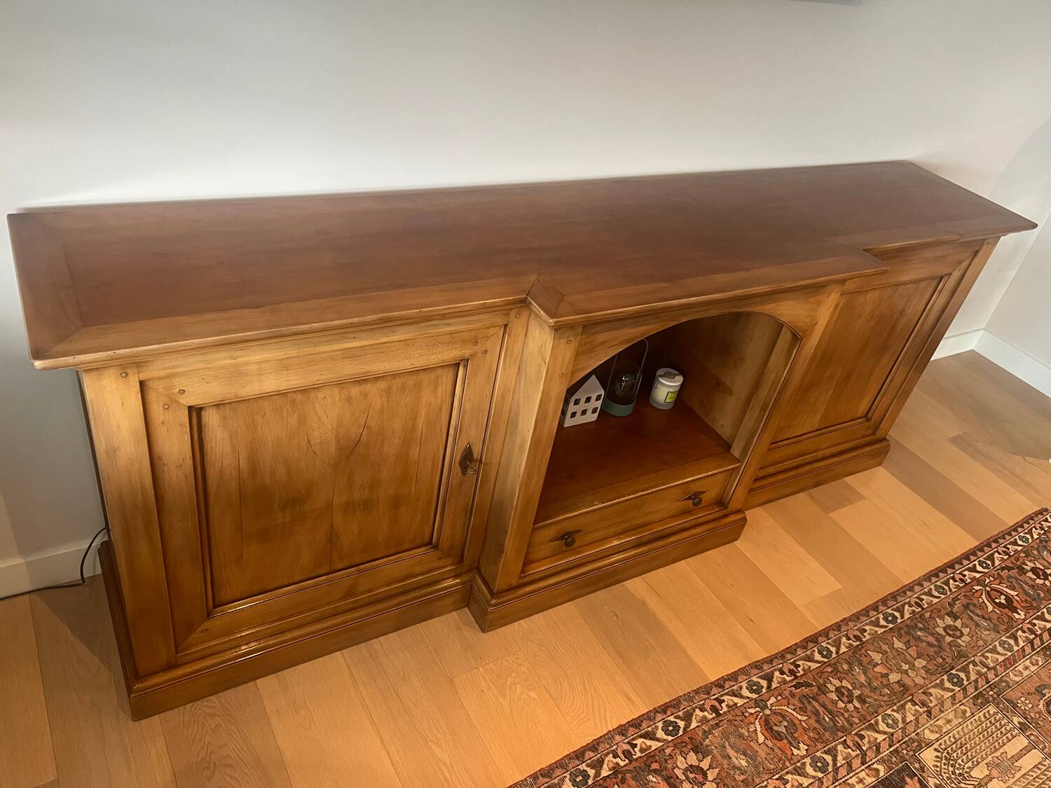 Enfilade very much, cherry wood jointed.