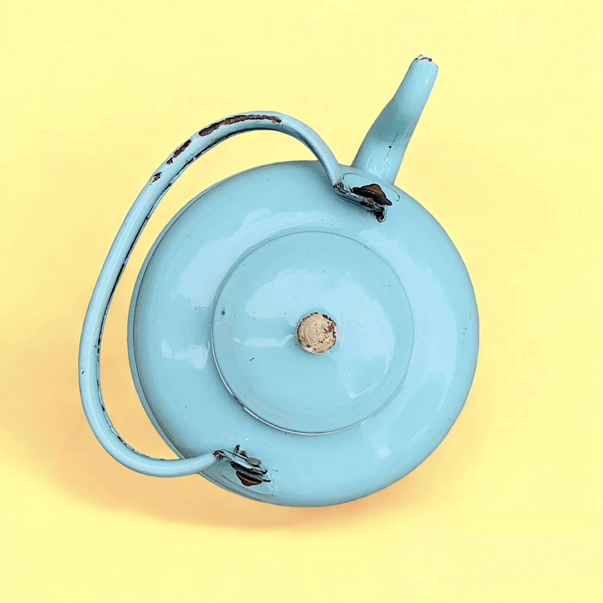 Large vintage kettle in blue enameled sheet metal