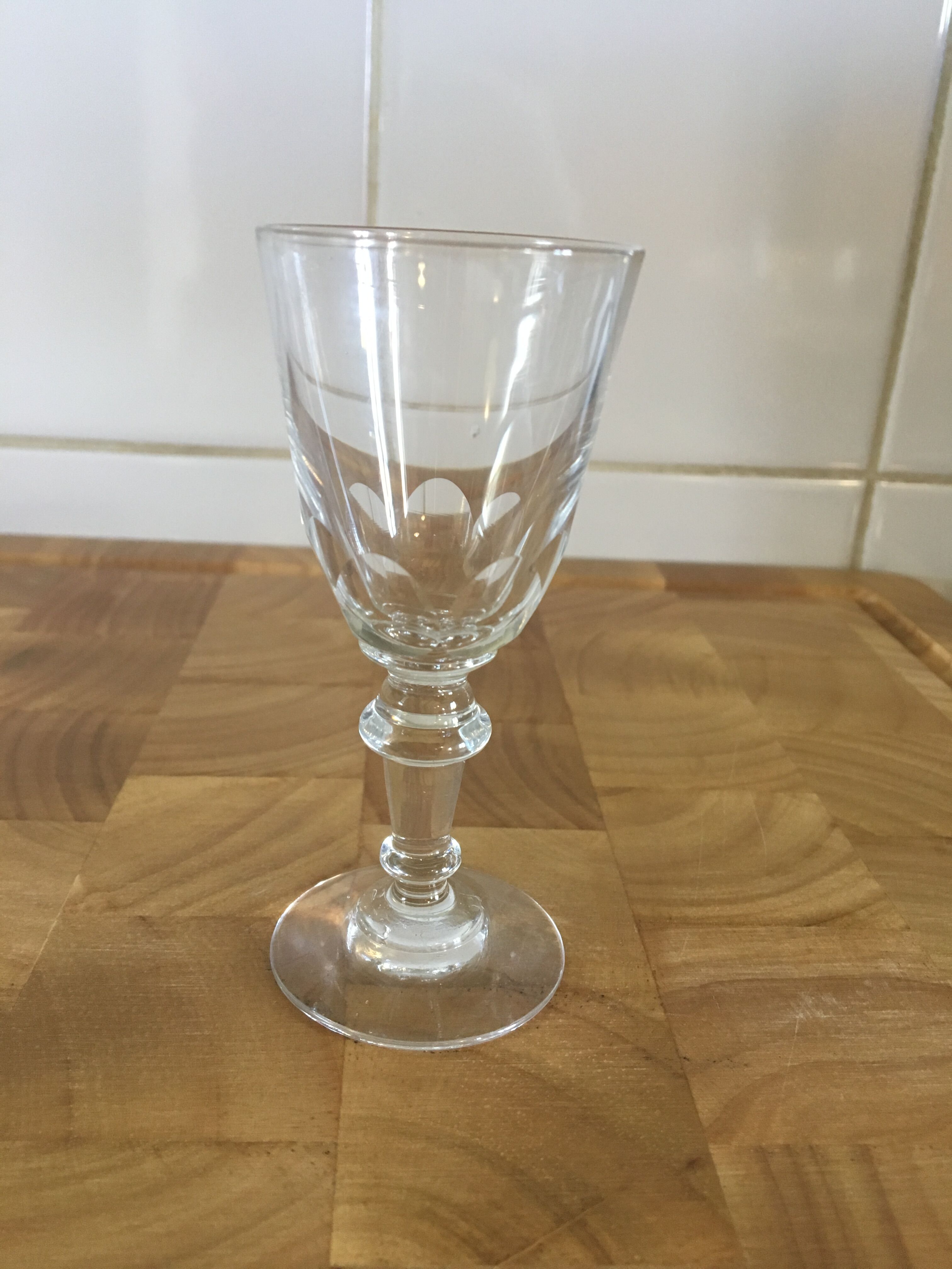 Lot of 4 small liquor glasses