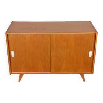 Commode en chêne, modèle U-452, par Jiroutek pour Interier Praha, 1960