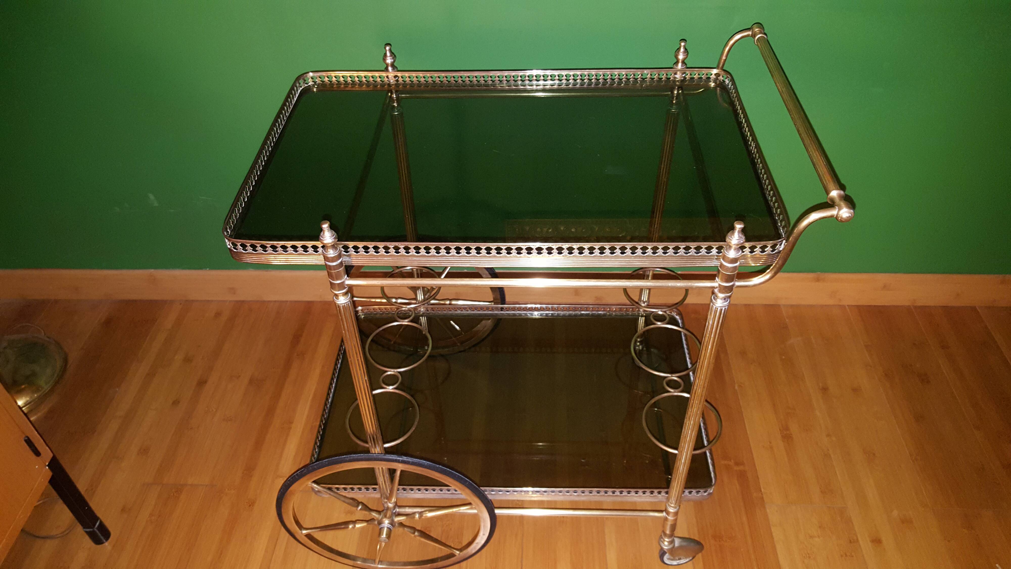 Rolling trolley with wheels