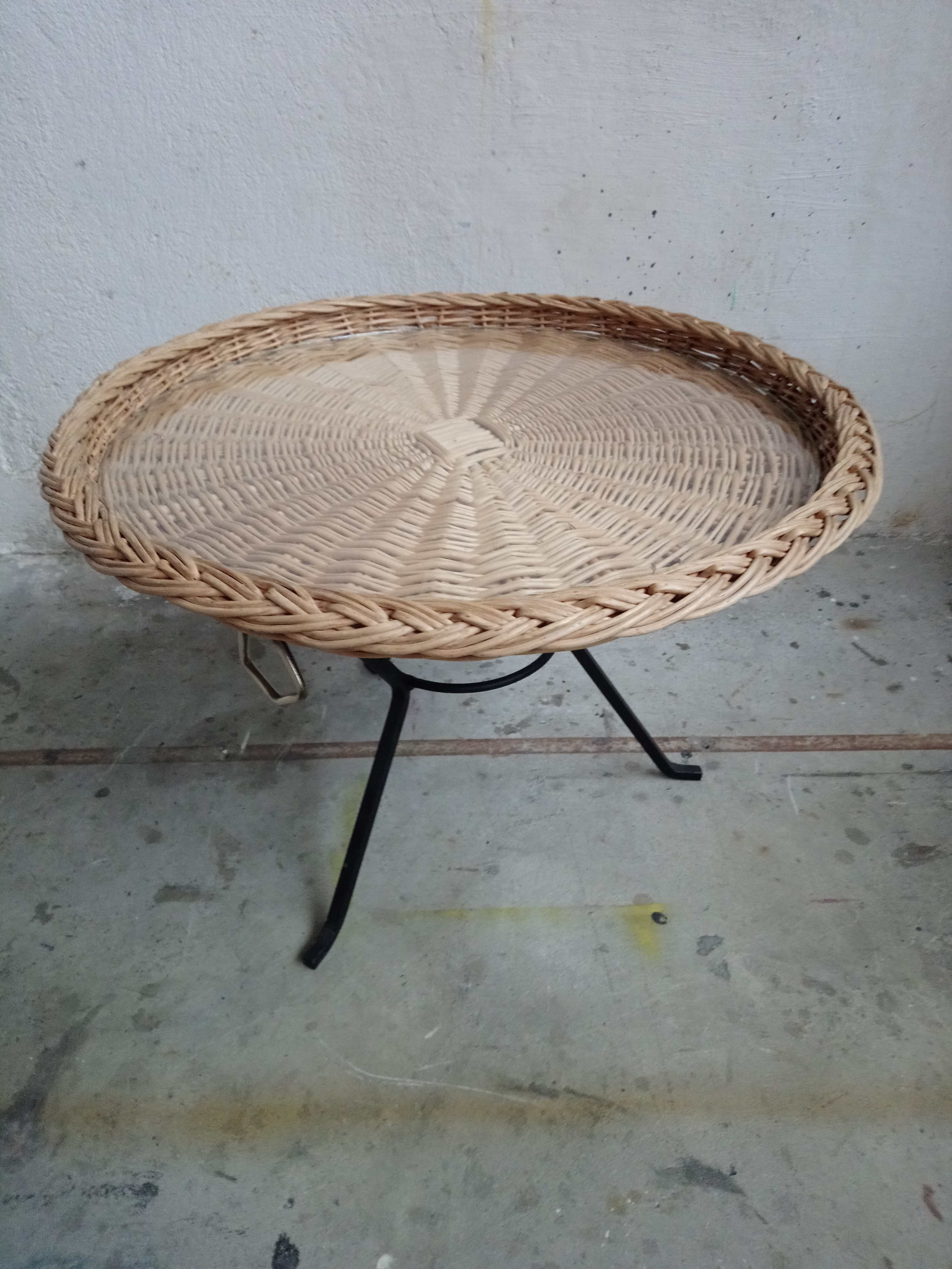 Table low rattan