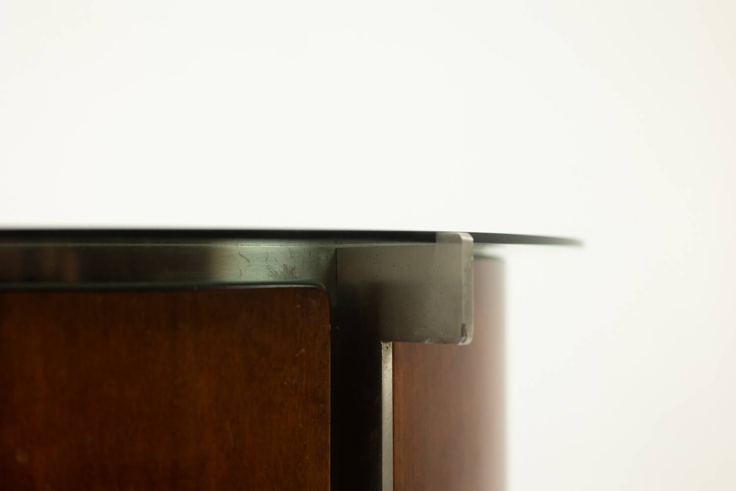 Eugenio Gerli, for Tecno. Round coffee table with integrated bar. Circa 1960.