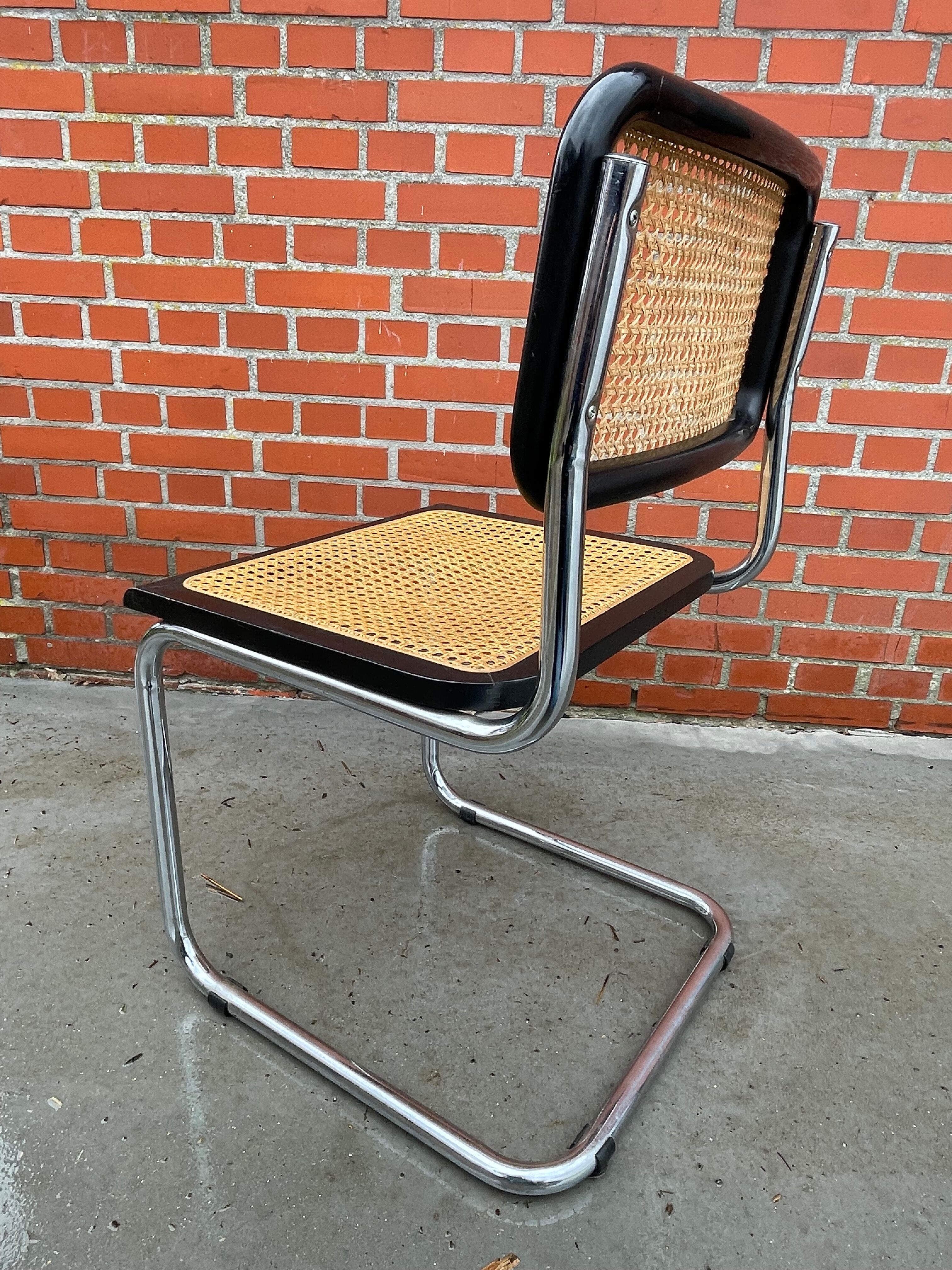 Set of 4 vintage chairs model Cesca B32 in black and chrome