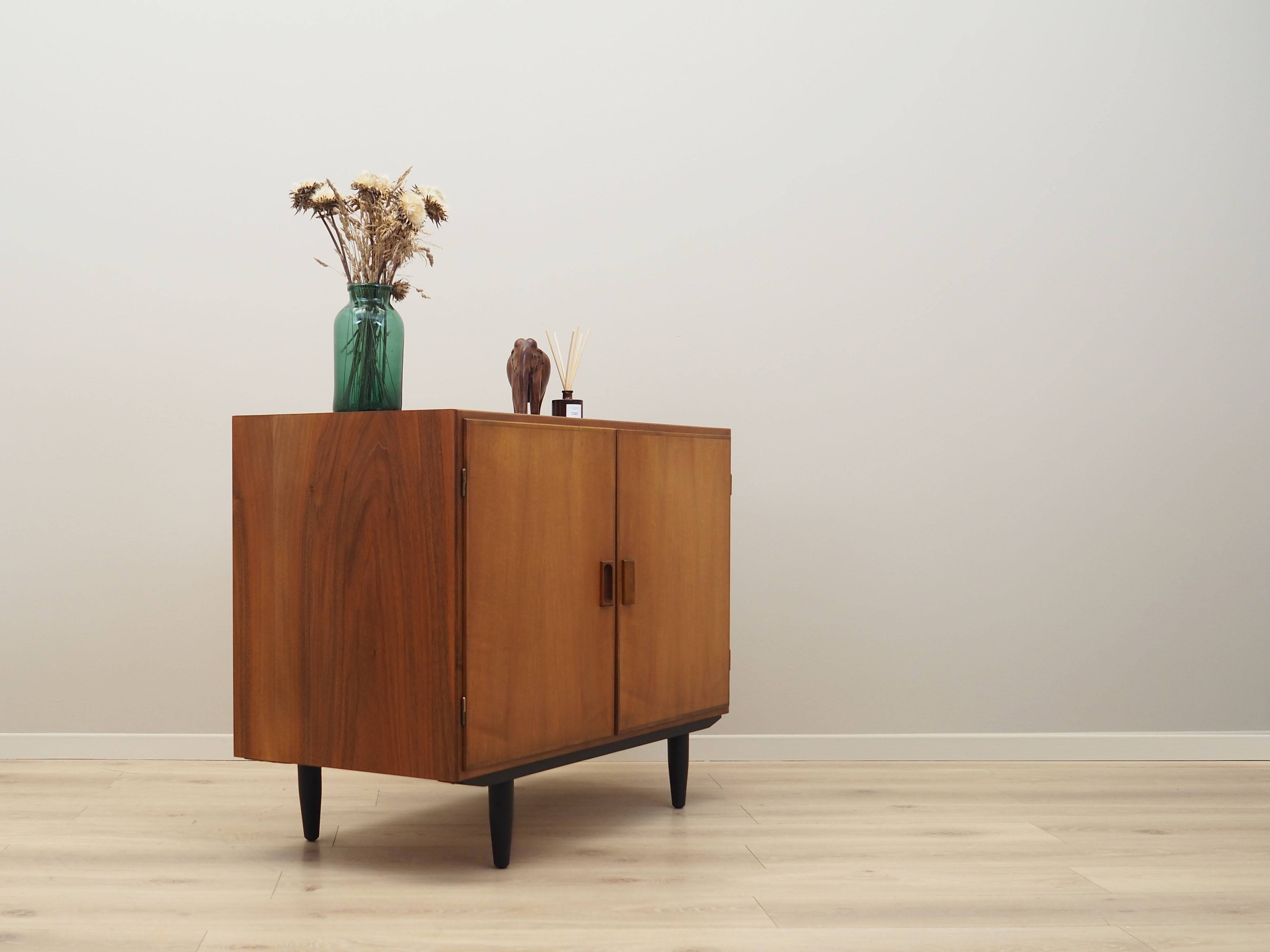 Walnut cabinet, Danish design, 1960s, designer: Børge Mogensen