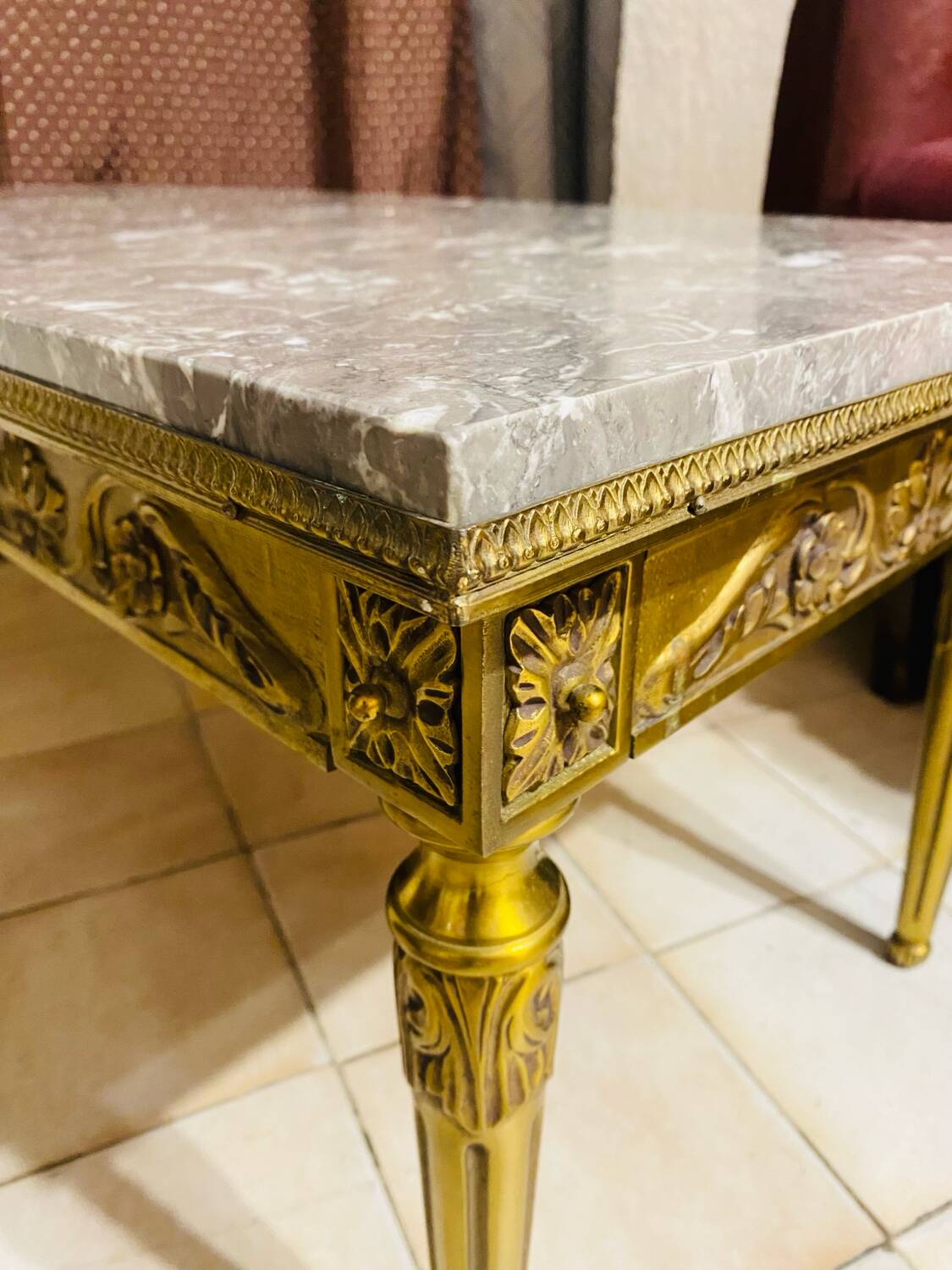 Louis XVI style coffee table – Marble and gilded bronze structure