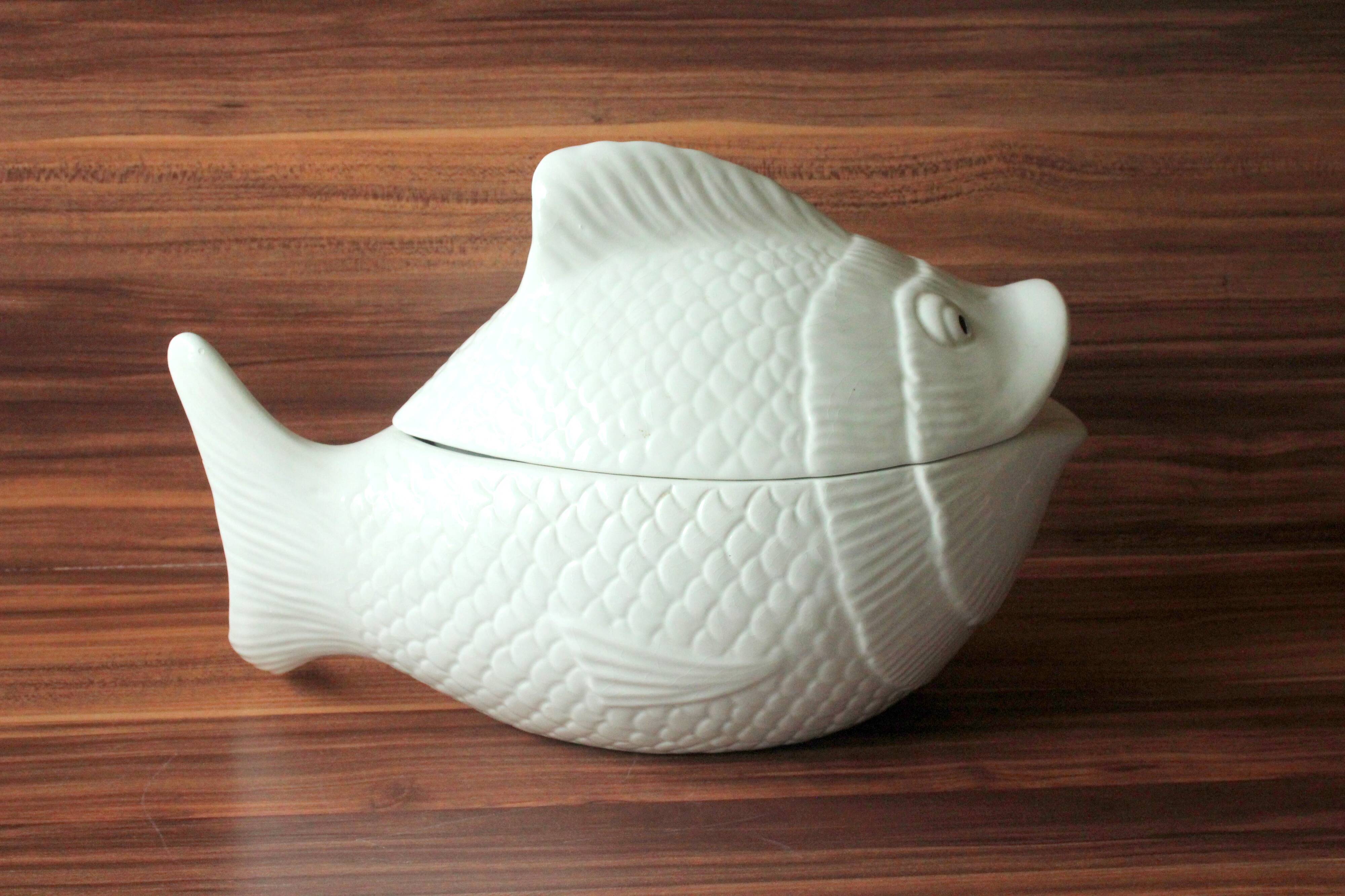 Large white fish shaped ceramic terrine - tureen with lid - Vintage
