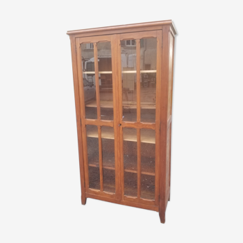 Armoire vitrée parisienne