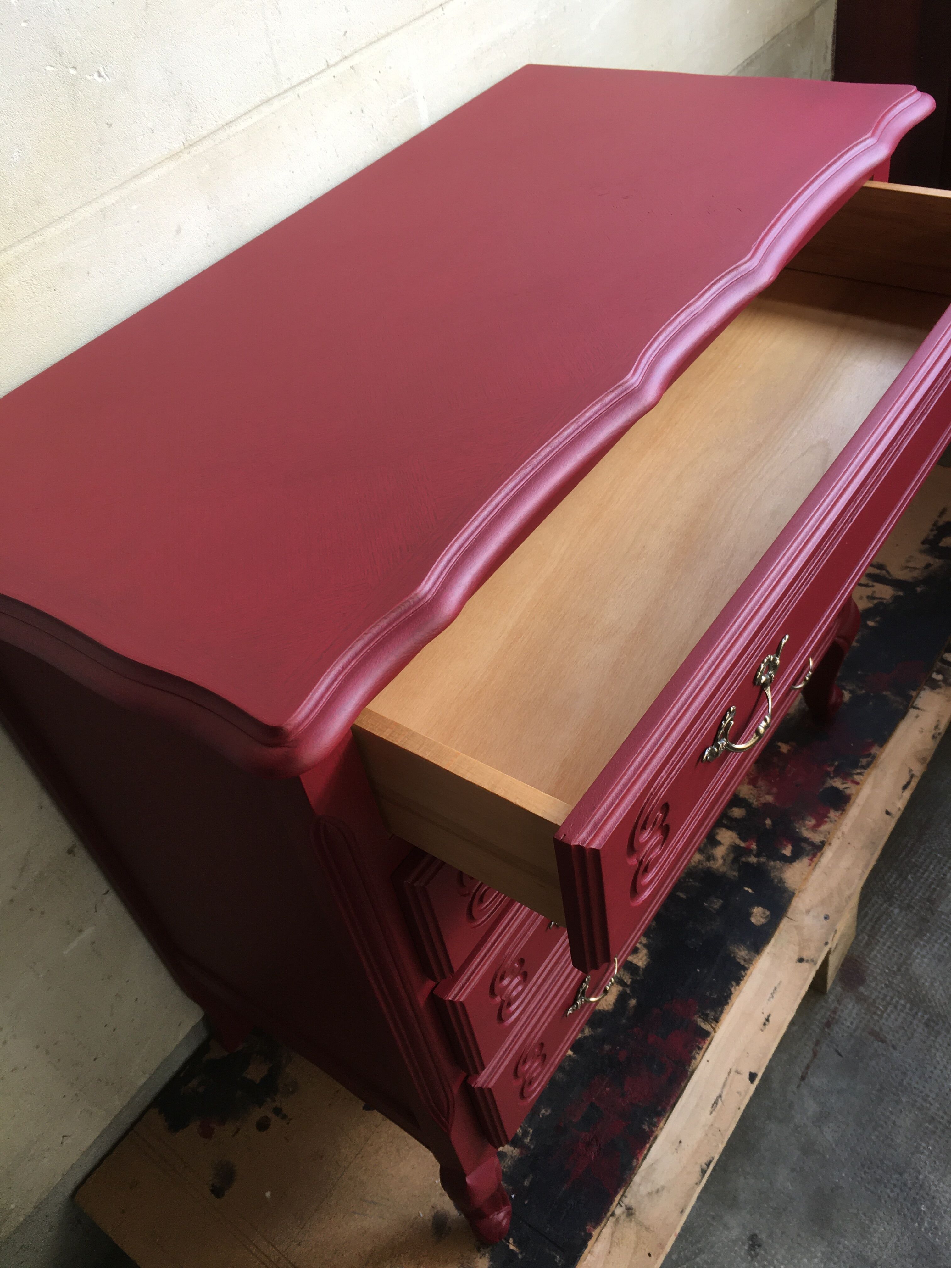 Vintage red dresser Bordeaux