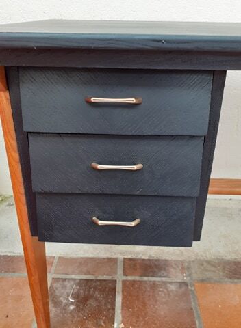 Against-the-post, black lacquered 50s