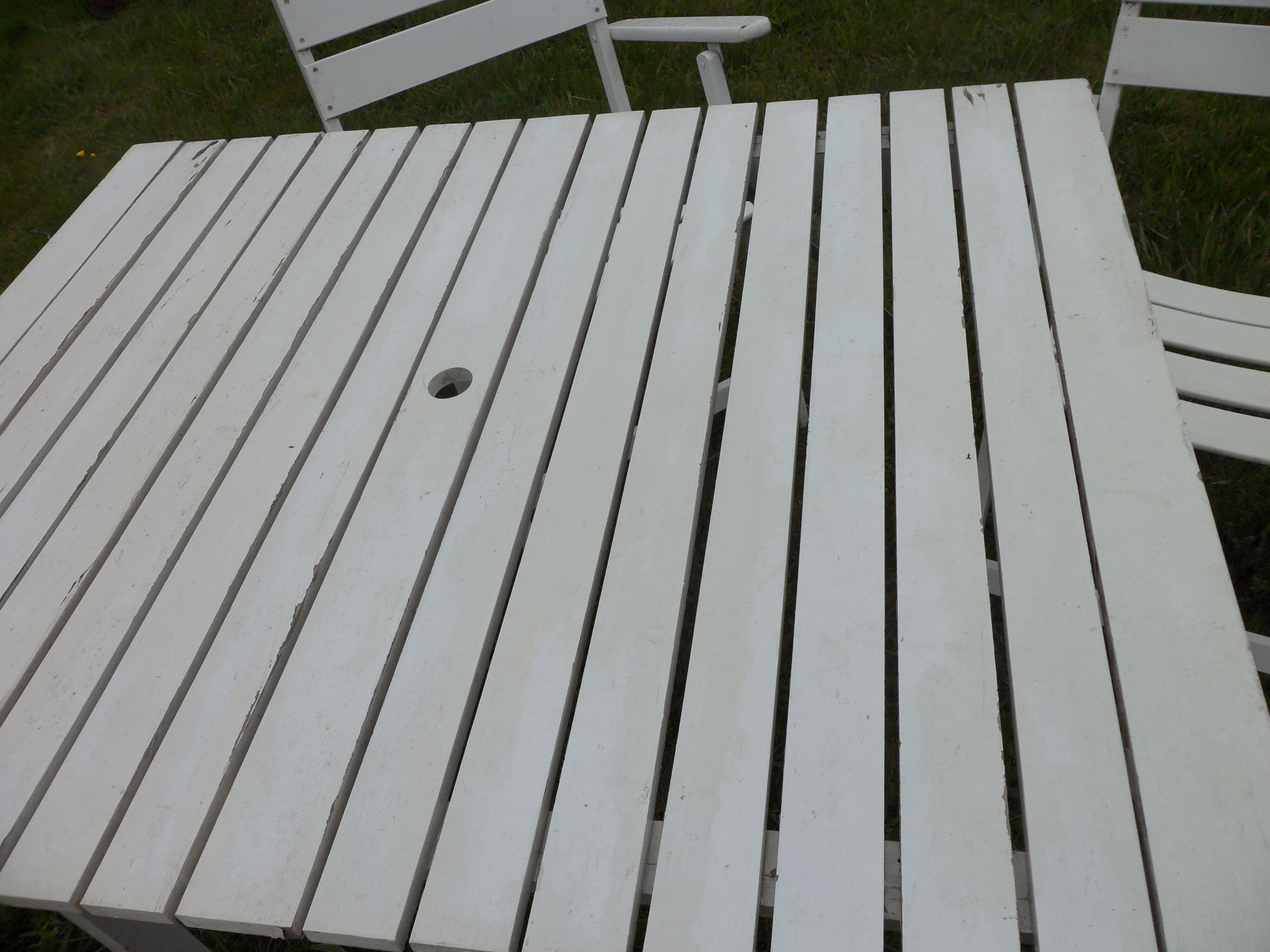 Salon de jardin table et 3 fauteuils en bois blanc