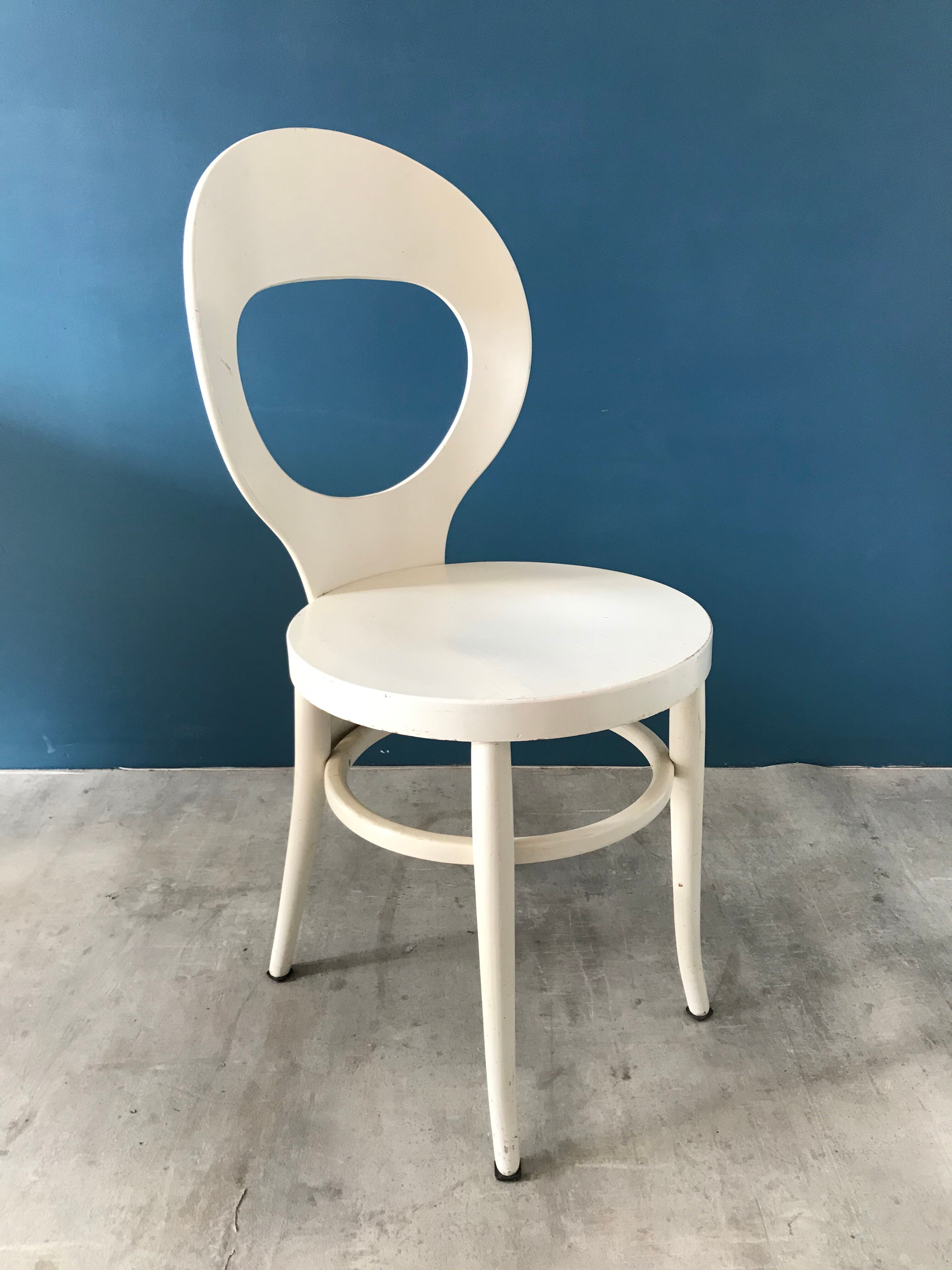 White Baumann Seagull chair