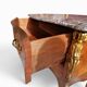 Commode en bois de plaquage, marbre et bronze - Style Louis XV.