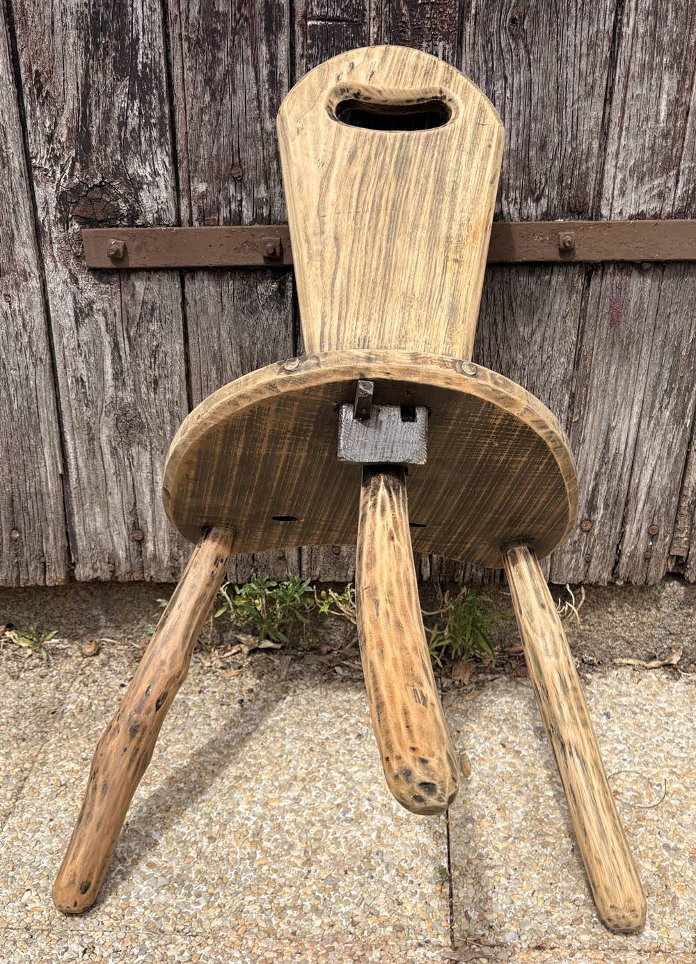 Chaise d’enfant rustique artisanale, tree trunk, esprit wabi-sabi