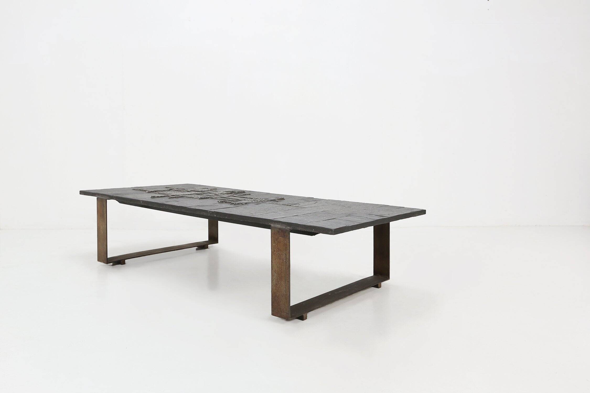 Table basse brutaliste signée à la main par Pia Manu, années 1960