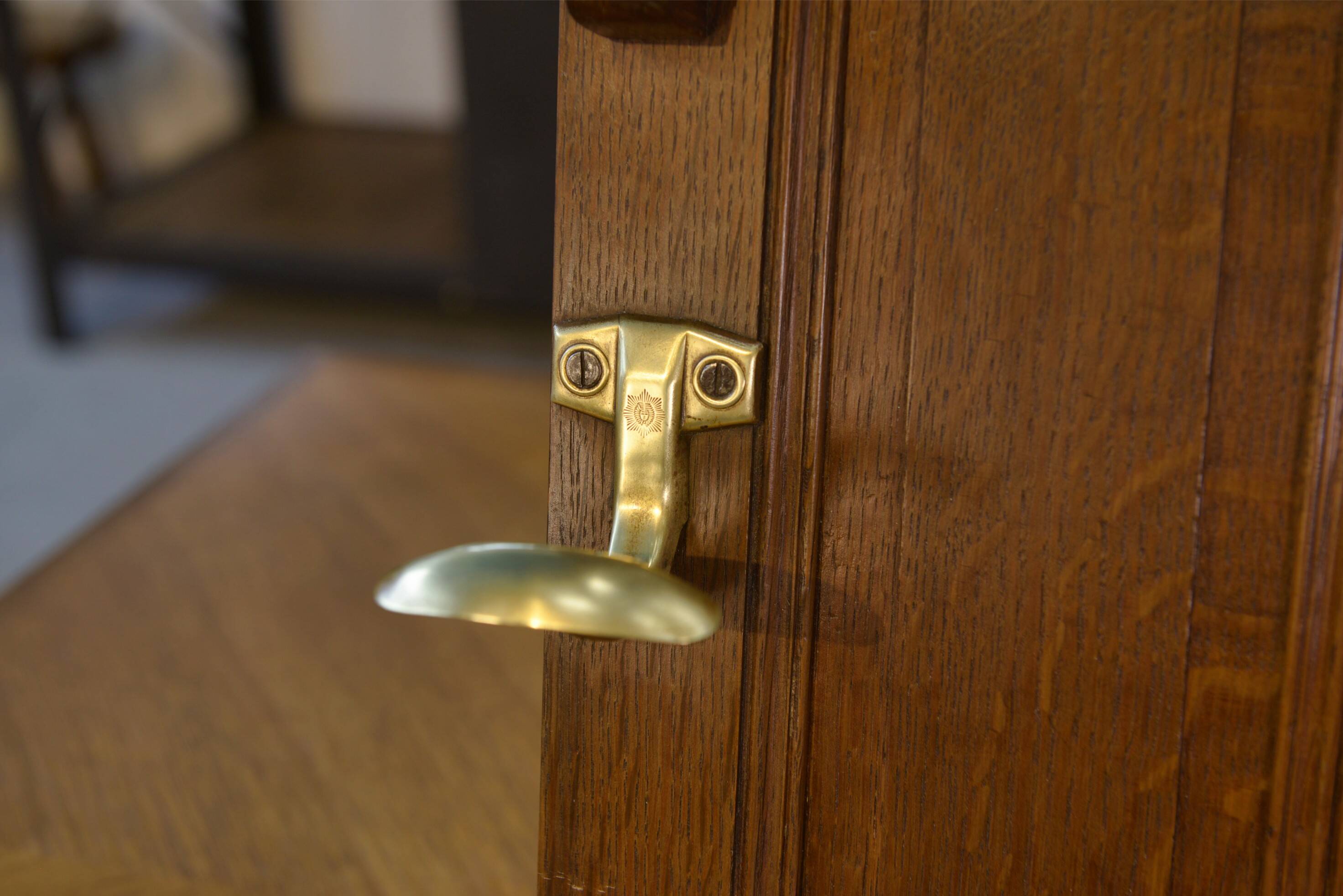 Solid oak coat rack and 2 brass hooks, Art Deco 1930s